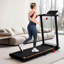 Tapis roulant de 3,0 hp avec inclinaison de 8%, portatif, capacité de 265 lb, 4 pieds de support réglables et console multifonctionnelle pour l'entraînement du cœur pliable