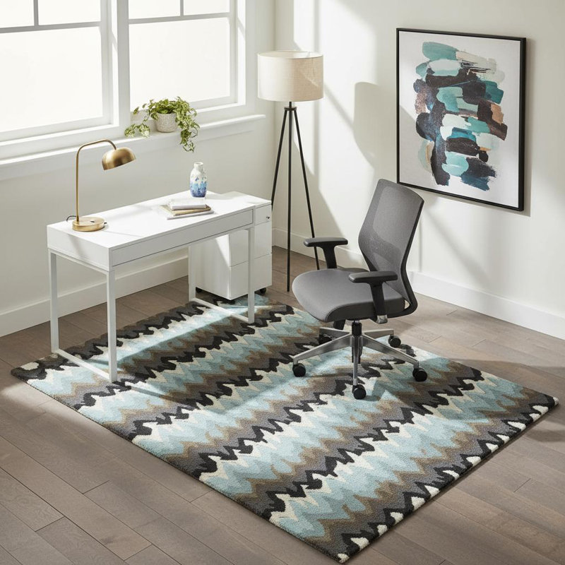 Tapis en laine à chevrons rustique noir, gris, brun, bleu et beige touffeté à la main Coalwood, Rectangle 5 pi x 7 pi