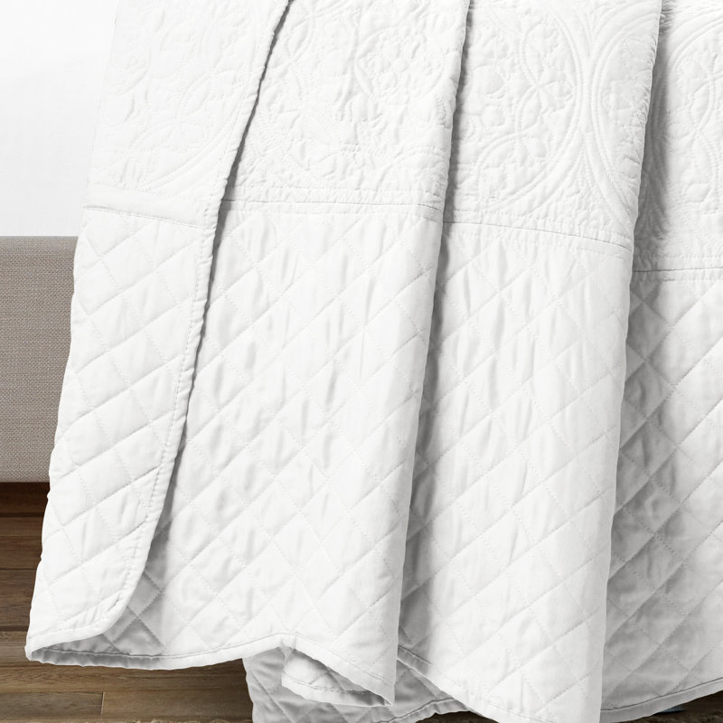 Lush Decor Medallion Scallop Bedspread Set, White, King Coverlet/Bedspread + 2 King Shams