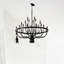 Bougie en fer noir mat 24 - industrielle pour la salle à manger, la chambre à coucher, le salon et la cuisine. Conception moderne suspendue. Hauteur réglable disponible. Douille E12 non incluse. Luxe rétro