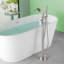 Robinet de baignoire autoportant avec douche à main à un trou, robinet de baignoire à cascade, robinets de baignoire à fixation au sol à 2 poignées avec valve-110333626