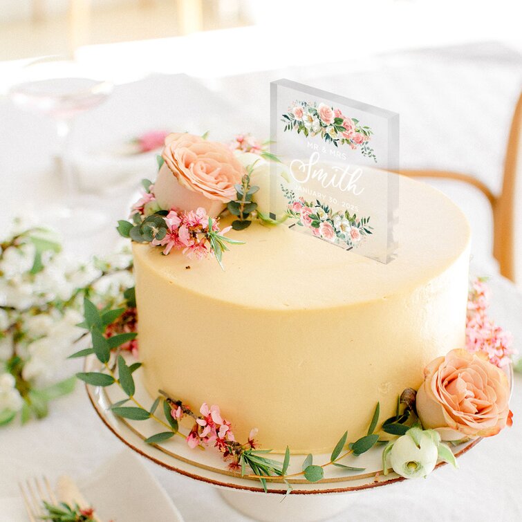 Premium Photo | Simple white birthday cake with cake garland.