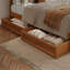 Lit plateforme avec rangement en bois massif et pied de lit Lamareon-1737587694-1737587688