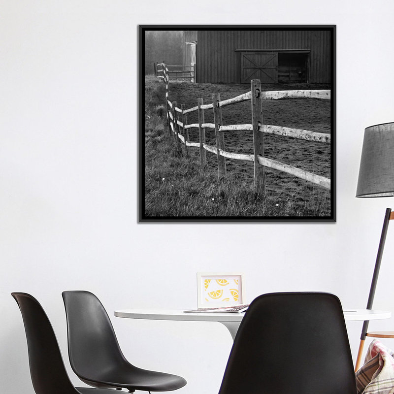 «Barn Fence», photographie sur toile, H 18 po x l 18 po x P 1,5 po, Toile encadrée noire, Pas de tapis