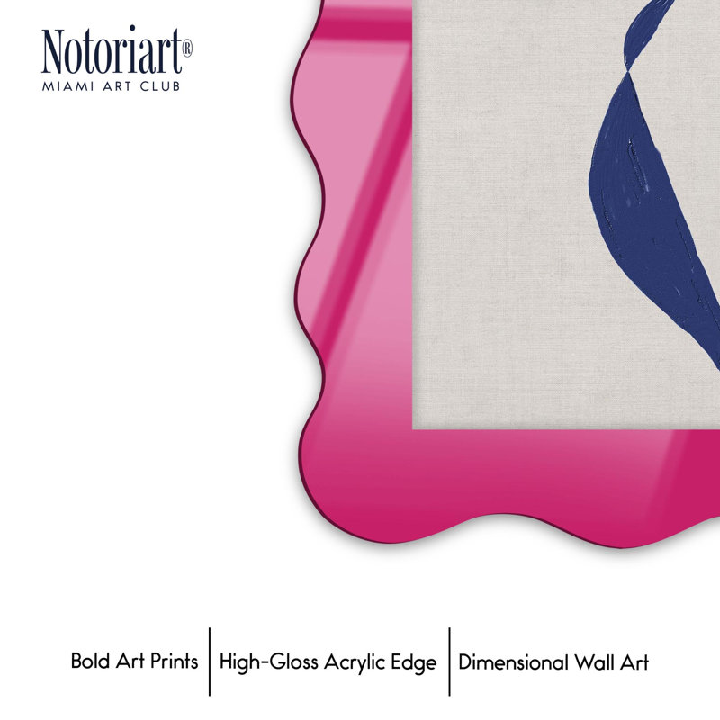 Cadre mural Moon Chassing Acrylique par NOTORIART, H 27,5 po x l 19,5 po, Courbée, Magenta