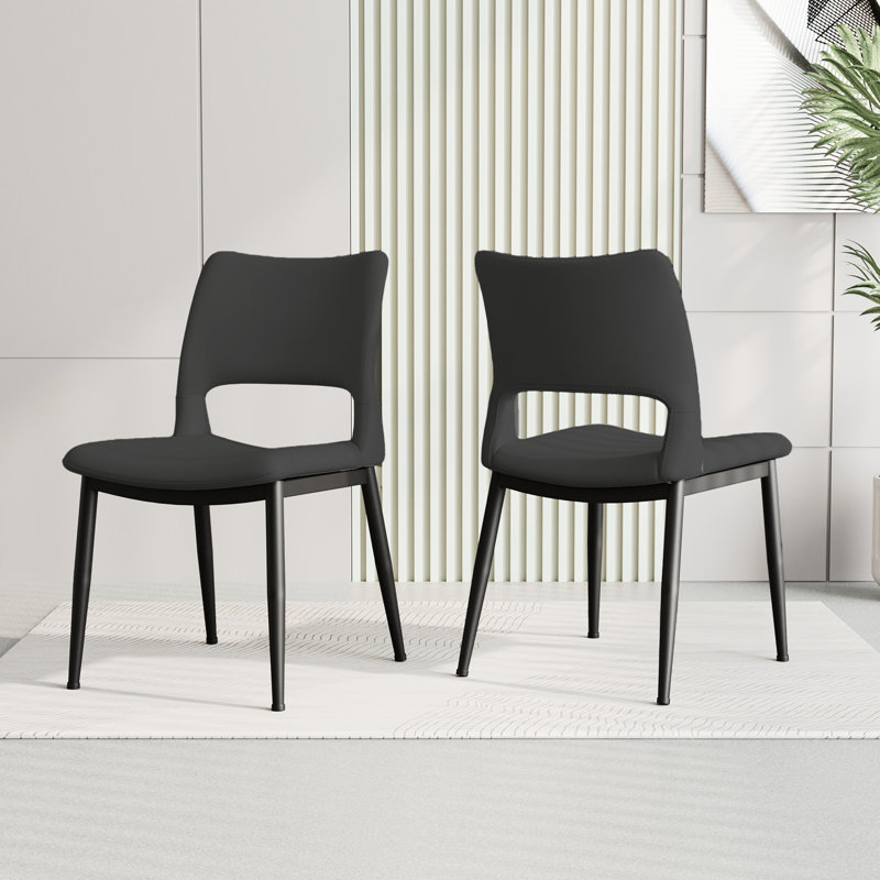 Chaises de salle à manger confortables et élégantes en cuir de polyuréthane gris pour 2 environnements variés avec coutures exquises