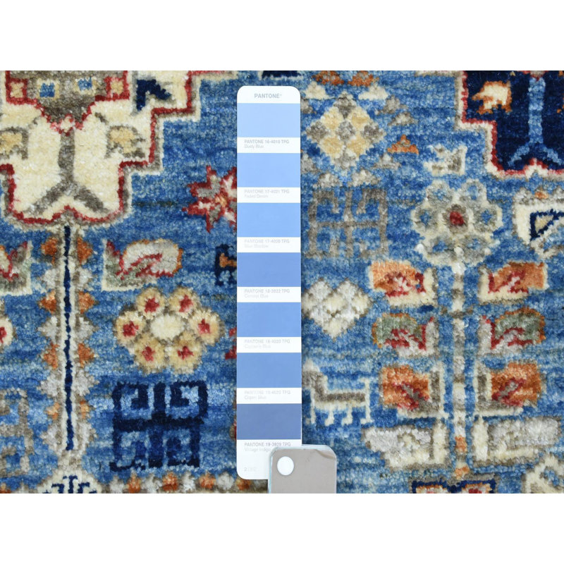 Tapis unique en laine noué à la main 4 pi x 5 pi 10 po nouvel âge en bleu clair / rouge / ivoire Tameya
