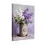 Plantes et fleurs lilas et fleurs blanches en boîte rustique-2011757402