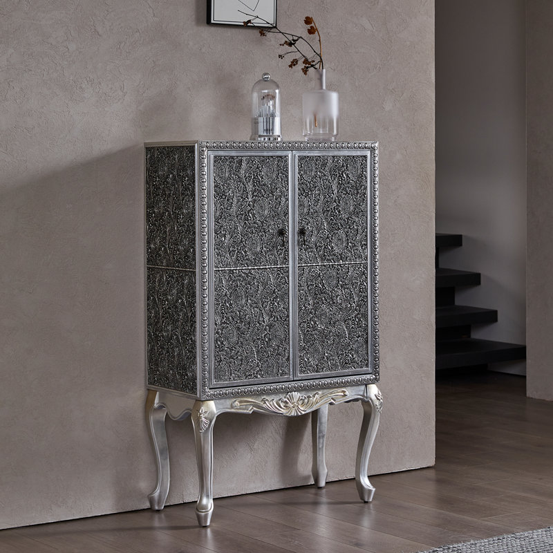 Garde-robe rétro en feuille d'argent faite à la main
