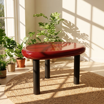 Table d'appoint contemporaine Eddie, 53 cm (L) x 38 cm (P) x 36 cm (H), en MDF rouge lustré avec piètement en métal