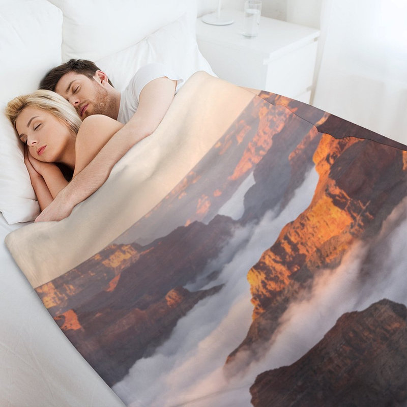 Jeté en flanelle Canyon Peaks Clouds, couverture douce et douce pour le salon, 60 x 80 po