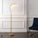 Lampe sur pied arquée en métal avec abat-jour plissé Shynel