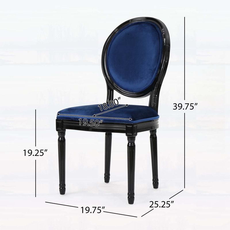 Chaises de salle à manger d'inspiration campagnarde française, revêtues de velours, avec dossier rond et pieds cannelés, parfaites pour une assise élégante et confortable.