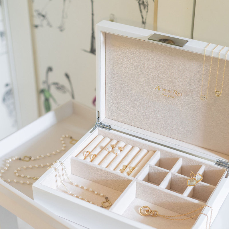Chiffon Laquer Jewelry Box, Gray