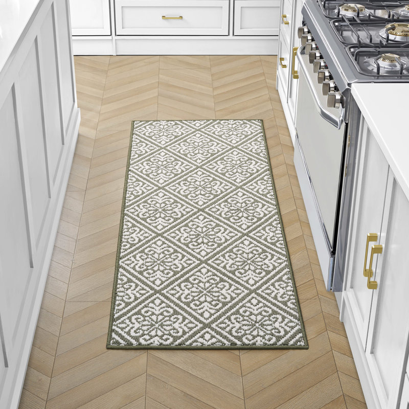 Austell Machine Woven Synthetic Geometric Area Rug in Green/White, Runner 2'2" x 5', Natural/Sage