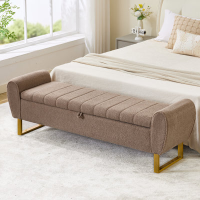 Banc de rangement capitonné l 67 po avec pieds dorés et accoudoirs mignons