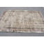Tapis turc Artisan Vintage au motif unique avec des teintes de beige, de brun, de rouge et de vert pour une décoration intérieure élégante