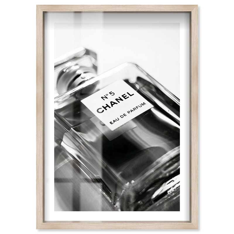 «Perfume Prism Shadowbox Print» par Notoriart, Crème, crème, H 55 po x l 37 po