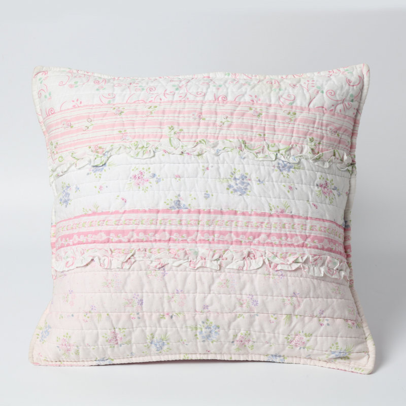 Coussin romantique en dentelle