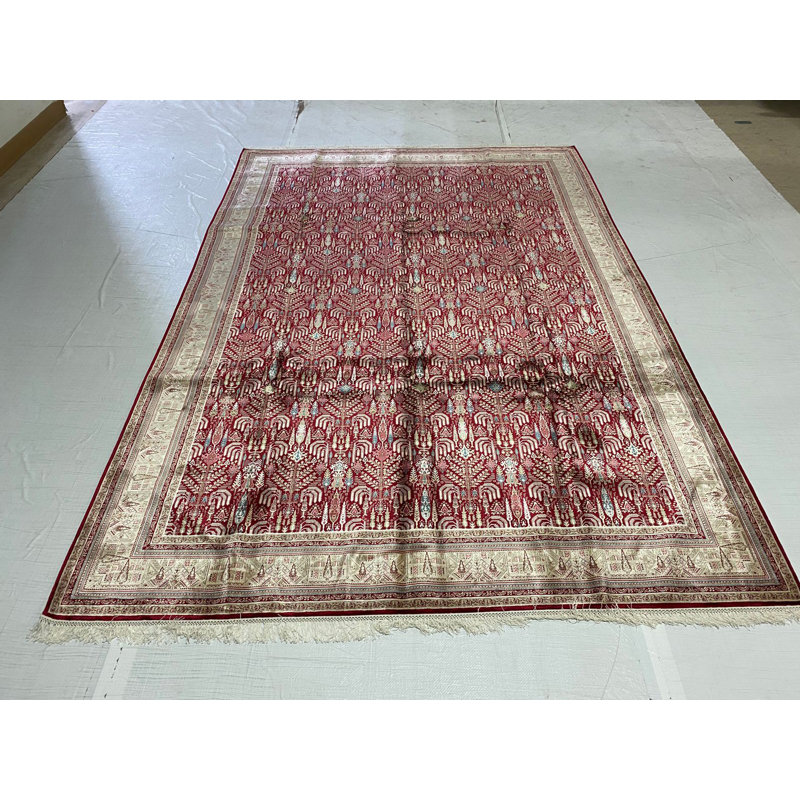 Tapis touffeté rouge / or / bleu / blanc 6 pi 6 po x 9 pi 5 po