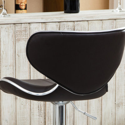 2 pivotants brun foncé. Revêtement, base. 360 degrés et repose-pieds. Siège en similicuir avec rembourrage de soutien confortable. L 17,75 po x P 21,25 po, H 34 à 42,5 po Base facile à monter, 2 pièces en métal, rotatif, mousse