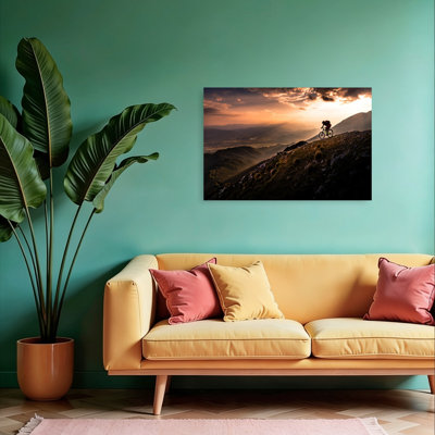 «Dramatic Mountain Biker Sunset», reproduction d'art dramatique paisible sur la montagne