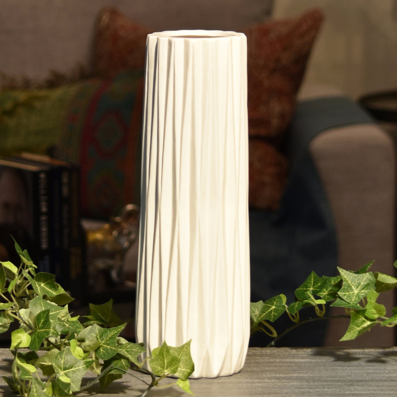 Vase de plancher allongée en céramique Locascio, blanc, H 18 po x l 4,25 po x P 4,25 po