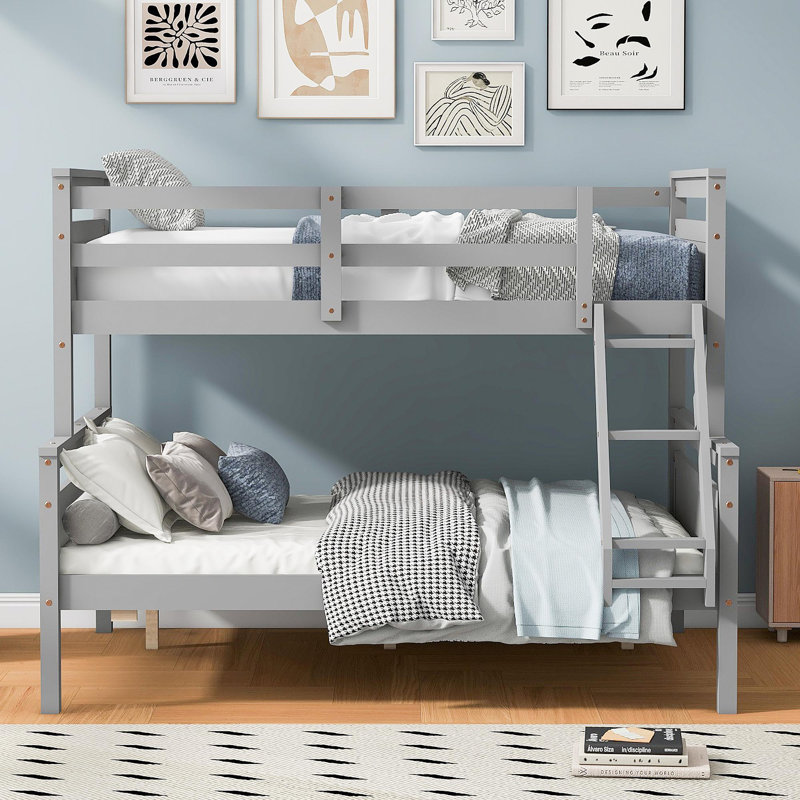 Lit simple superposé au-dessus d'un lit double avec échelle, barrière de sécurité pour la chambre à coucher, gris