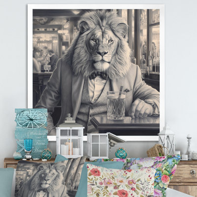 Lion ayant une boisson sur toile