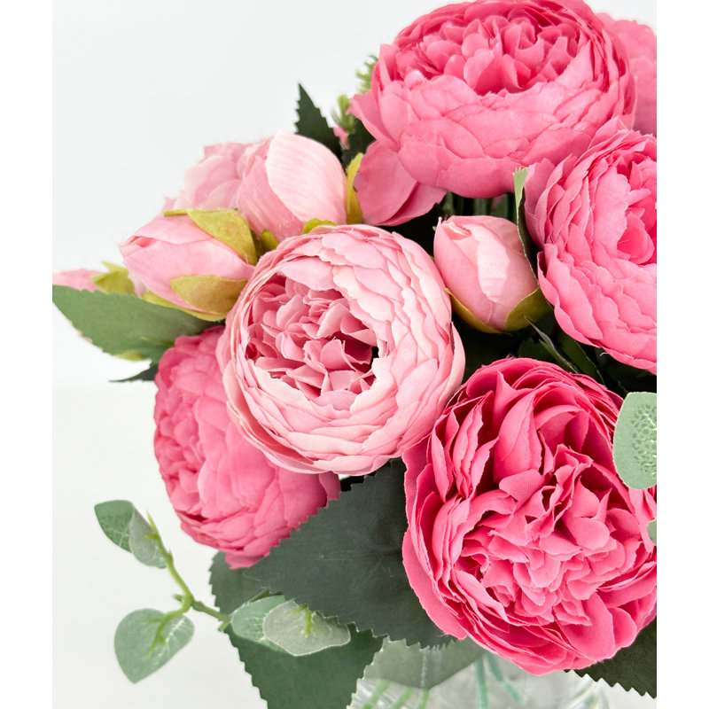 Arrangement floral pivoine rose dans un vase
