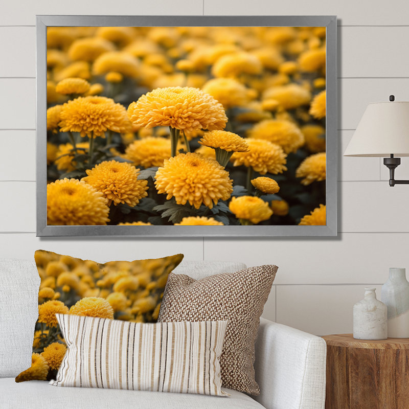 «Yellow Mums in Bloom II» sur toile, Cadre simple argenté, H 12 po x l 20 po x P 1 po