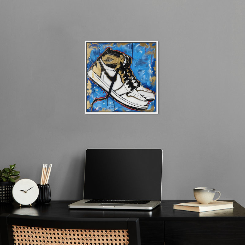 Art mural Golden Sky Sneakers II, art moderne par Notoriart, Cadre argenté, H 41 po x l 41 po