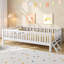 Lit plateforme en bois avec garde-corps-129380004