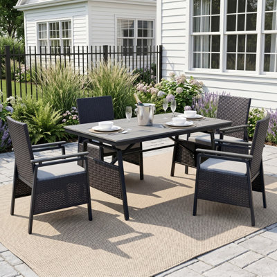 Ensemble de salle à manger 5 pièces pour patio, table de salle à manger l 63 po et 4 chaises en osier avec pieds en alliage d'aluminium pour l'intérieur et l'extérieur