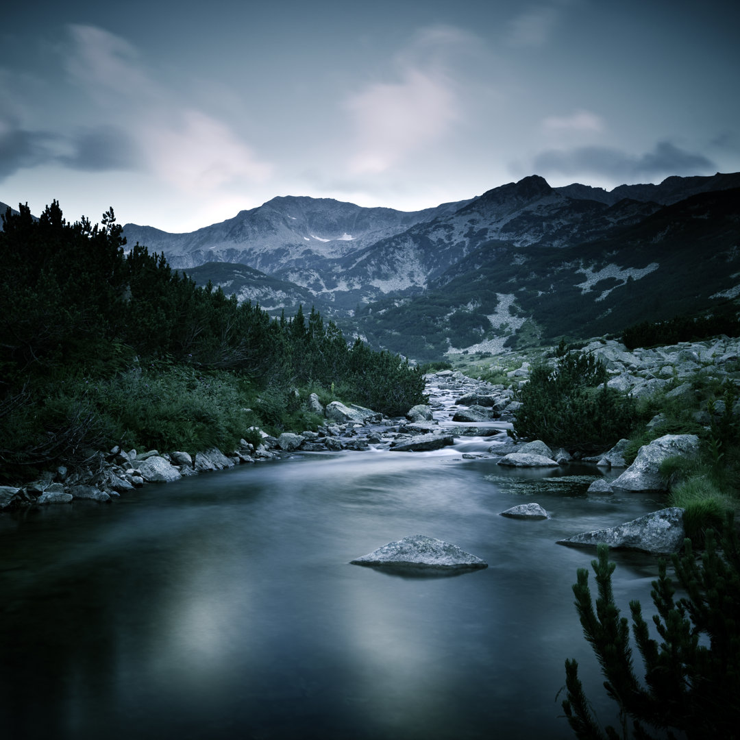 Fluss in den Bergen von Da-kuk - Druck auf Leinwand ohne Rahmen