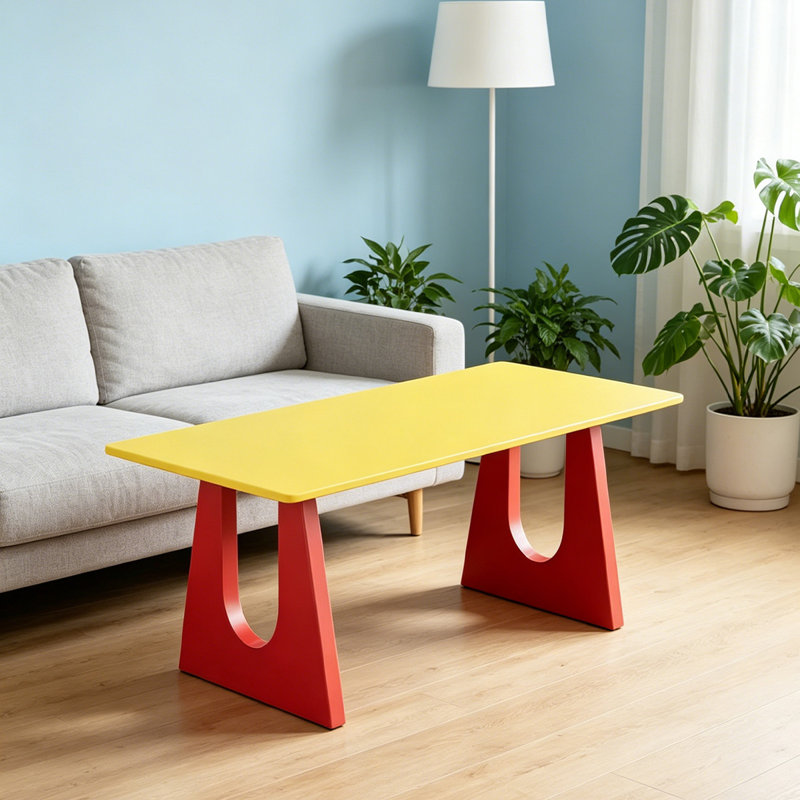 62,9 po. Bureau d'ordinateur moderne avec pieds en fer rouge et table de bureau pour petits appartements et studios compacts.