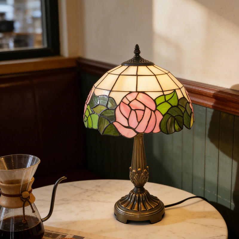 Lampe de table florale en verre coloré rose 17,3 po H, base en résine bronze antique, douille E26