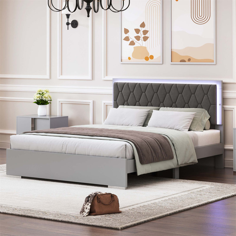 Grand lit tapissier avec lumières DEL et tête de lit en velours, une solution de couchage moderne et confortable pour votre chambre à coucher