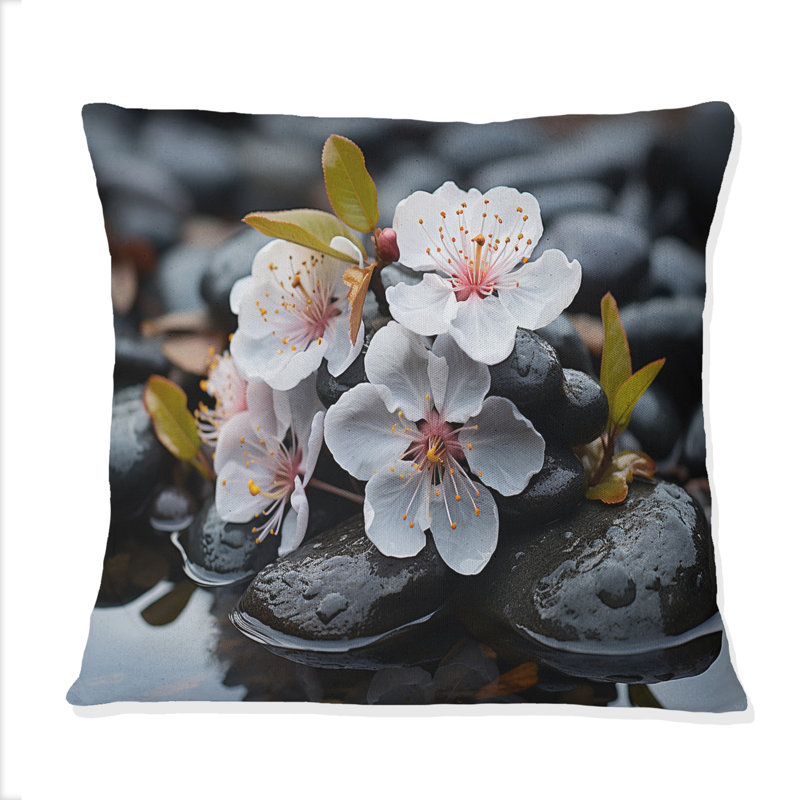 Coussin White Magnolias On River Rocks
