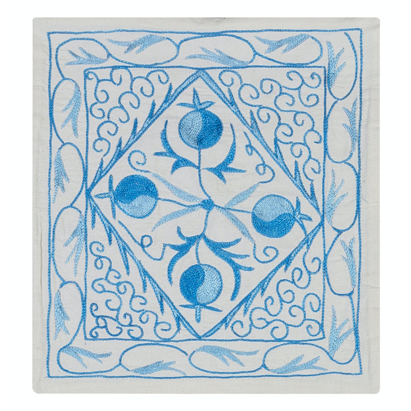 Housse de coussin faite à la main, housse de coussin décoratif, coussin brodé en dentelle crème et bleu clair. 16 x 18 po