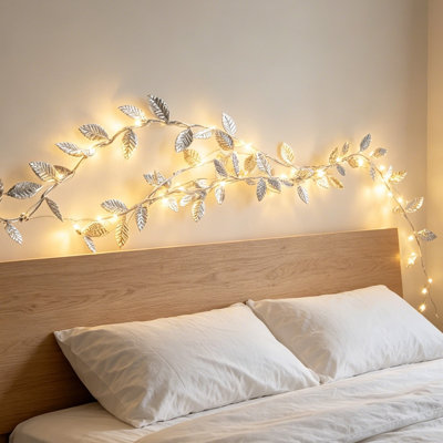 Pla stic Solar String Lights Green String Lights Foliage LED Leaf Curtain Lights Solar Powered Decorative Light Strings For Courtyard And Room