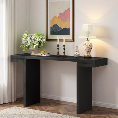 Console avec lignes géométriques et pieds réglables