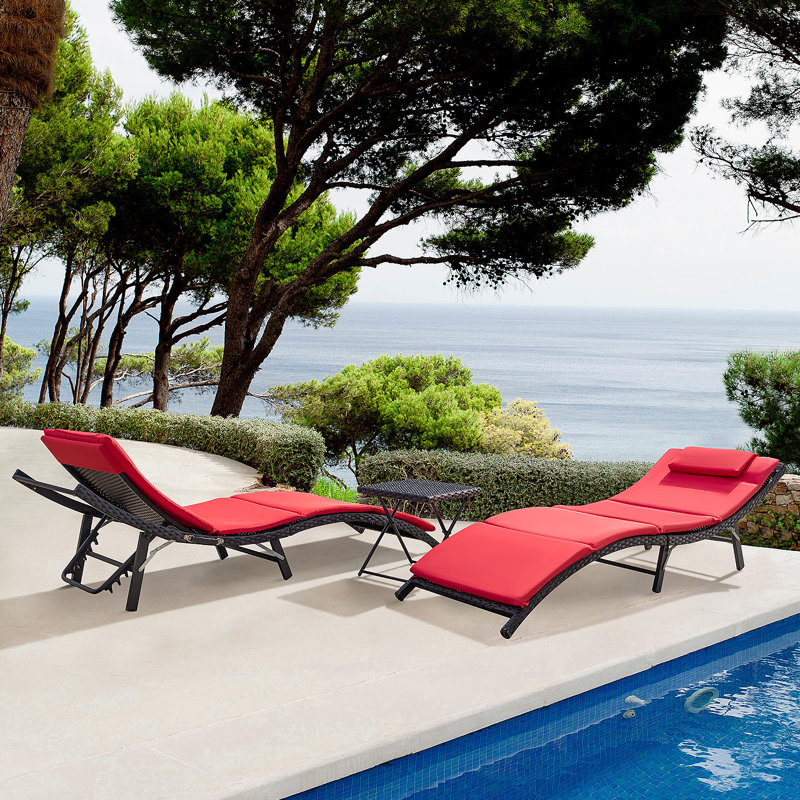 Ensemble de chaise longue de patio pliable en rotin PE de 81 po avec dossier et coussin réglables Raminez, Rouge