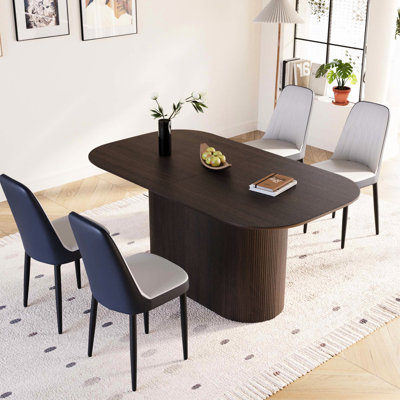 Table de salle à manger de 63 po de style médiéval moderne brun-blanc et 4 confortables chaises de salon polyvalentes et polyvalentes à coussins courbés, pouvant accueillir 8 personnes en teinture d'intérieur, idéal pour les réunions de famille