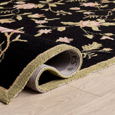 Jonsson Hand Hooked Wool Floral Rug