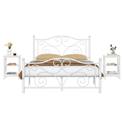 Ensemble de chambre à coucher 3 pièces, cadre de lit en métal noir avec tables de chevet à 2 niveaux, lit plateforme en fer avec tables d'appoint avec rangement, ensemble de chambre à coucher de style campagne moderne pour appartement, chambre d'amis, chambre à coucher moderne