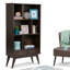 Grande bibliothèque Mid-Century moderne en bois massif avec tablettes réglables et pieds fuselés Draper-43213516-73638397