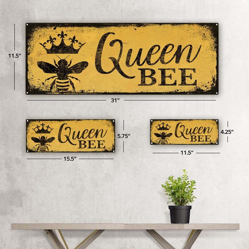 «Queen Bee Metal Sign» sur métal, H 4,25 po x l 11,5 po x P 0,04 po