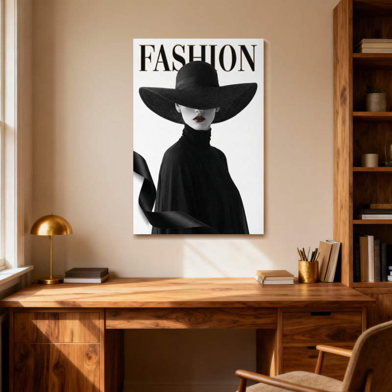 Mannequin en chapeau noir et cape, H 16 po x l 24 po