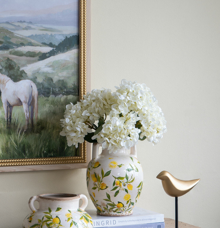 Vase en céramique 6,7 x 6,7 x 8,7 po avec motif jaune citron et petites poignées